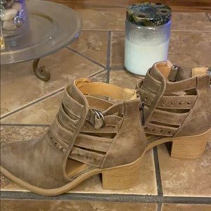 Women’s Brown booties Size 5 1/2